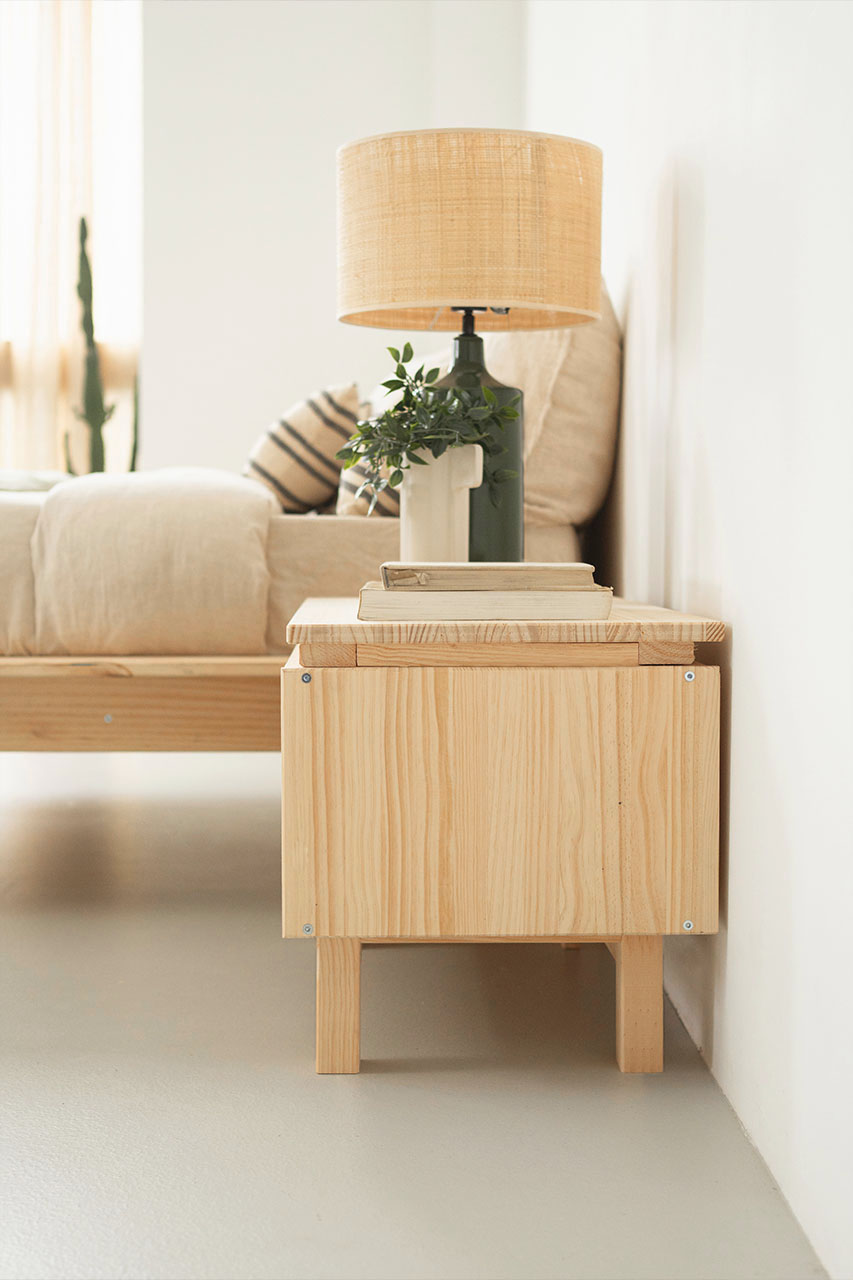 Imagen de ambiente 3 para:Mesita de noche de madera natural y ecol&oacute;gica